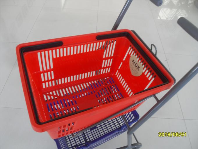 Carretilla roja/azul de las compras del supermercado con el eslabón giratorio 4 echadores del PVC de 3 pulgadas