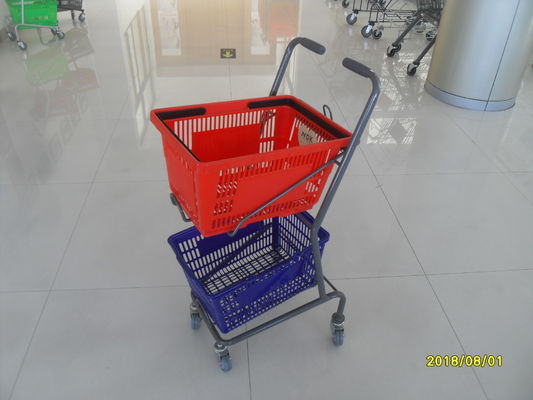China Carretilla roja/azul de las compras del supermercado con el eslabón giratorio 4 echadores del PVC de 3 pulgadas fábrica